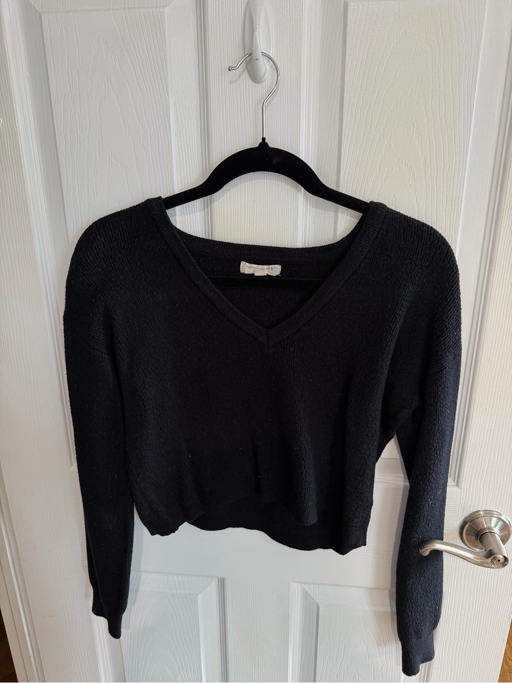 “Pacsun” Black V-Neck Women's Sweater - Classic Cropped Knit